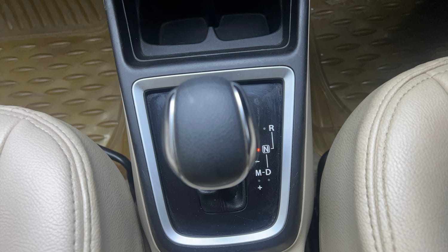 Used 2018 Maruti Suzuki Dzire ZXi AMT Petrol Automatic interior GEAR  KNOB VIEW