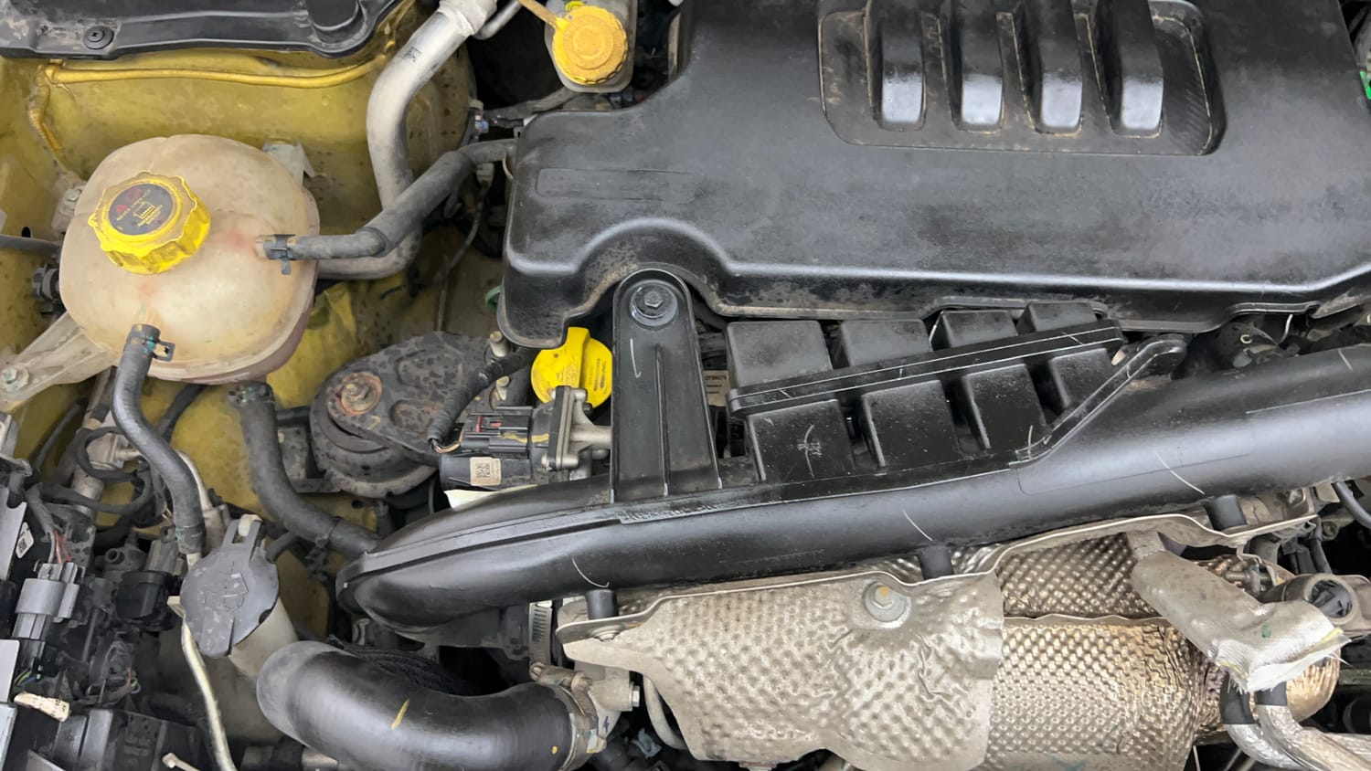 Used 2024 Mahindra XUV 3XO AX5 1.5 Diesel Autoshift Plus Diesel Automatic engine ENGINE RIGHT SIDE VIEW