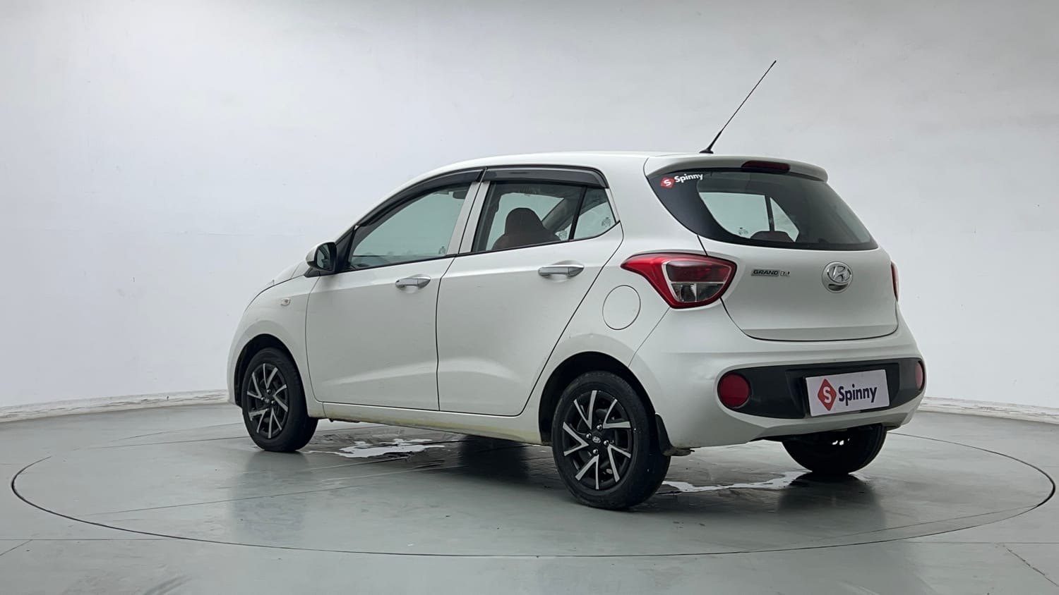 Used 2018 Hyundai Grand i10 Magna 1.2 Kappa VTVT Petrol Manual exterior LEFT REAR CORNER VIEW