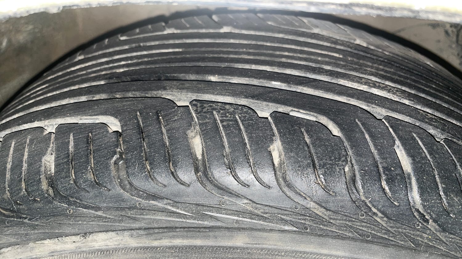 Used 2015 Honda Mobilio S Petrol Petrol Manual tyres RIGHT FRONT TYRE TREAD VIEW