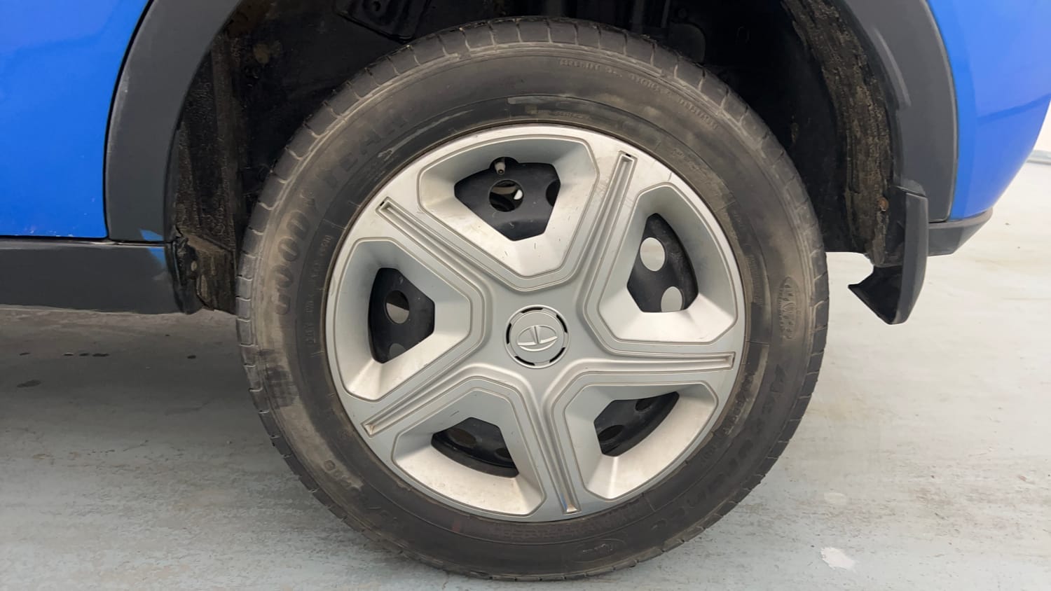 Used 2020 Tata Nexon XM (S) Petrol Manual tyres LEFT REAR TYRE RIM VIEW