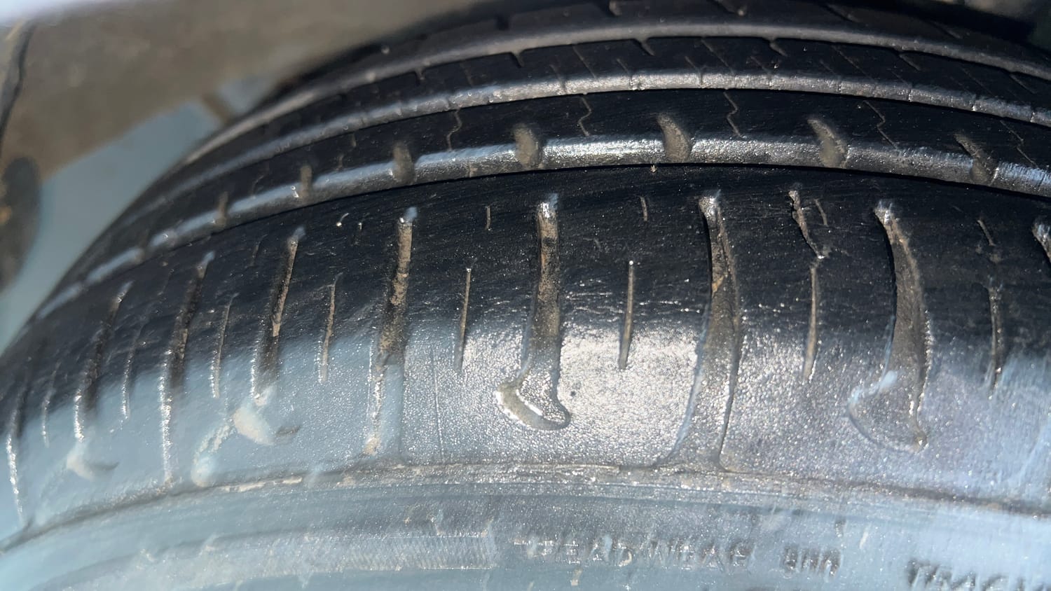 Used 2018 Hyundai Grand i10 Sportz AT 1.2 Kappa VTVT Petrol Automatic tyres RIGHT FRONT TYRE TREAD VIEW