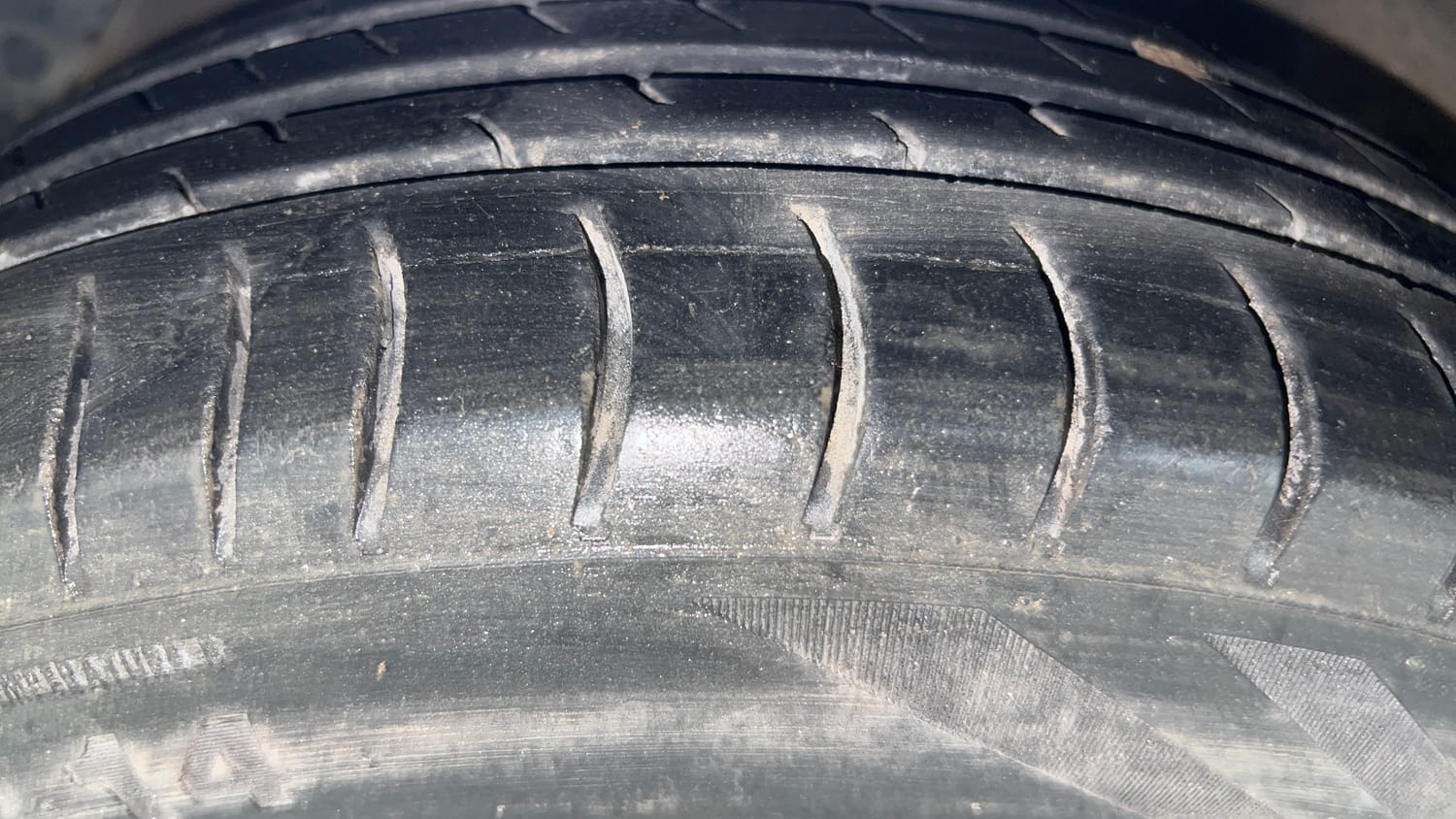 Used 2014 Hyundai Xcent SX AT 1.2 (O) Petrol Automatic tyres LEFT FRONT TYRE TREAD VIEW