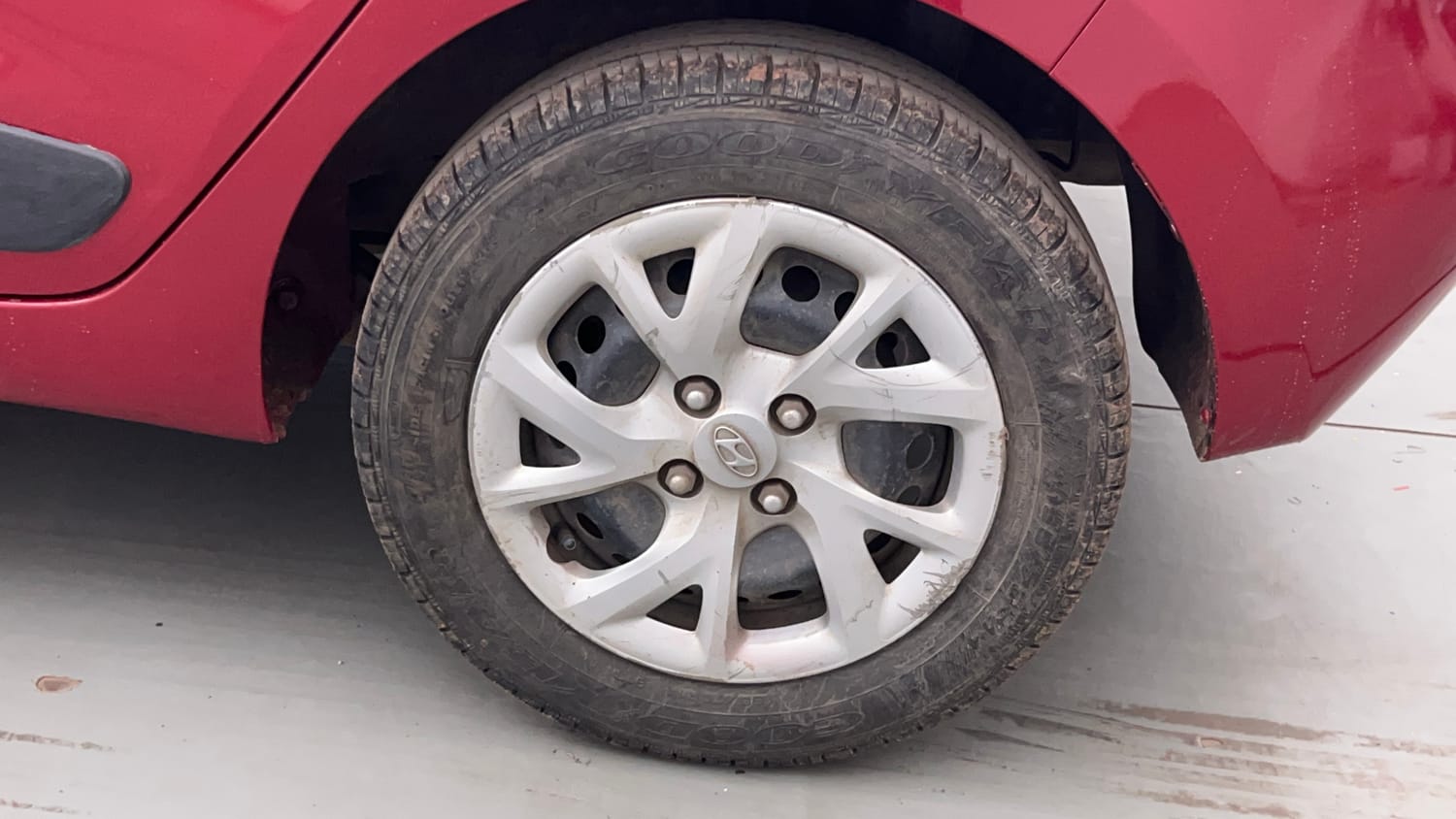 Used 2017 Hyundai Grand i10 Sportz 1.2 Kappa VTVT Petrol Manual tyres LEFT REAR TYRE RIM VIEW