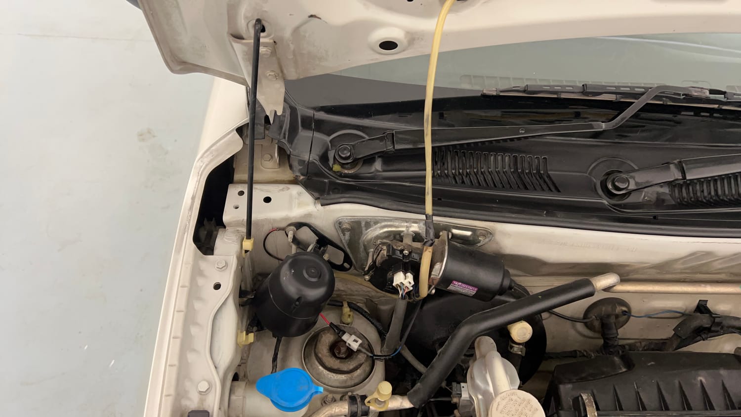 Used 2017 maruti-suzuki Alto K10 VXi (O) AMT Petrol Automatic engine ENGINE RIGHT SIDE HINGE & APRON VIEW