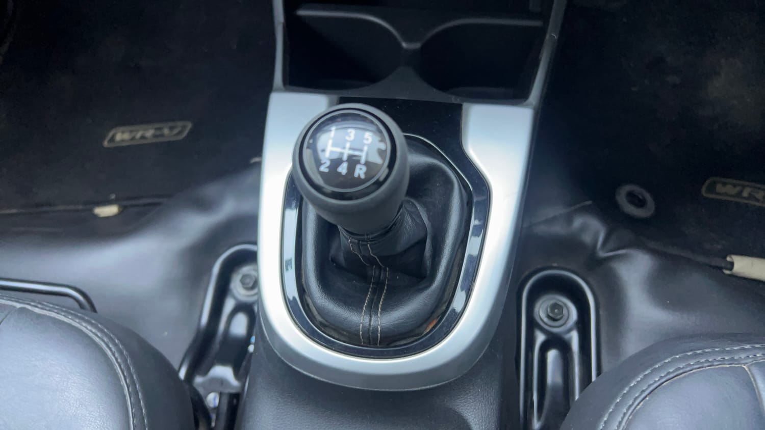 Used 2023 Honda WR-V SV MT Petrol Petrol Manual interior GEAR  KNOB VIEW