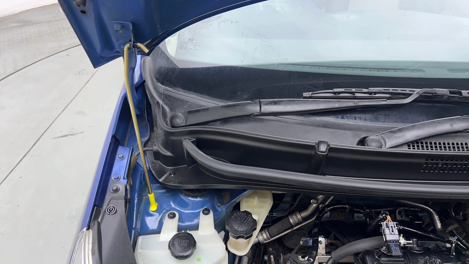 Used 2020 Hyundai Santro Sportz AMT Petrol Automatic engine ENGINE RIGHT SIDE HINGE & APRON VIEW