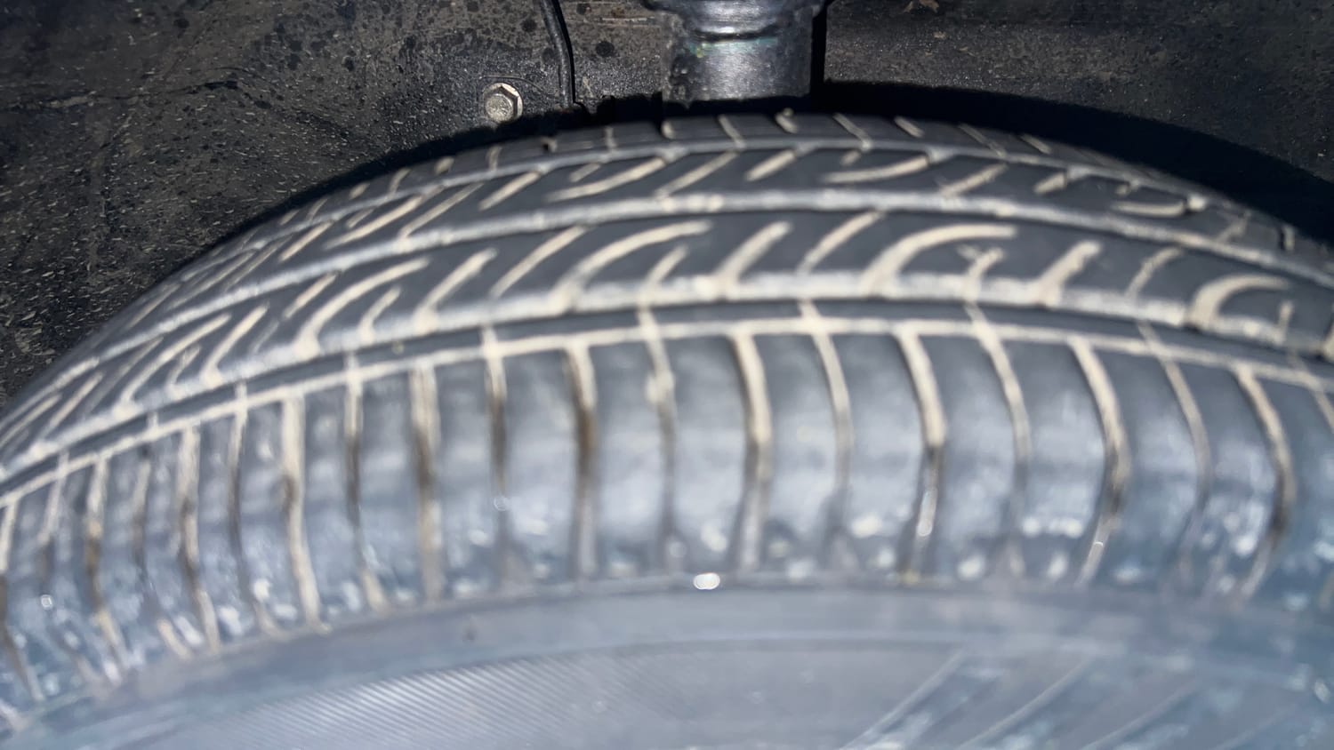Used 2014 Maruti Suzuki Wagon R LXI Petrol Manual tyres RIGHT FRONT TYRE TREAD VIEW