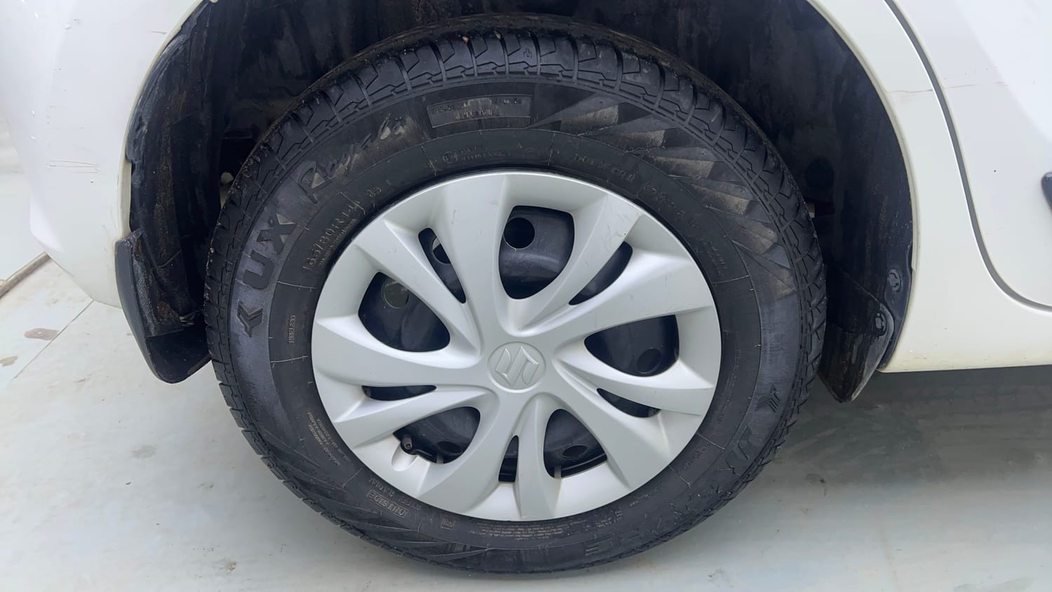 Used 2022 Maruti Suzuki Swift VXi Petrol Manual tyres RIGHT REAR TYRE RIM VIEW