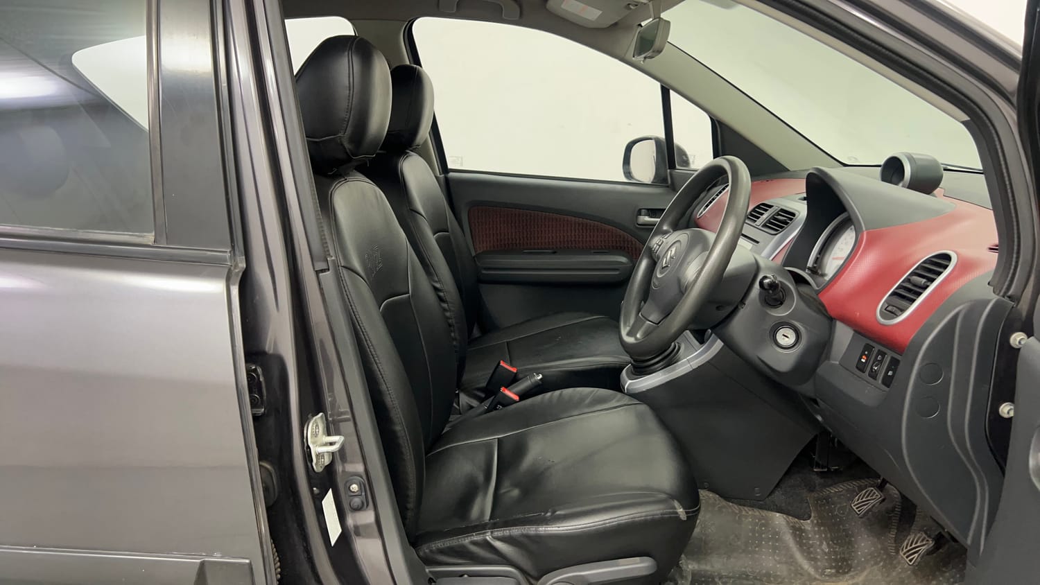 Used 2013 Maruti Suzuki Ritz Zxi BS-IV Petrol Manual interior RIGHT SIDE FRONT DOOR CABIN VIEW