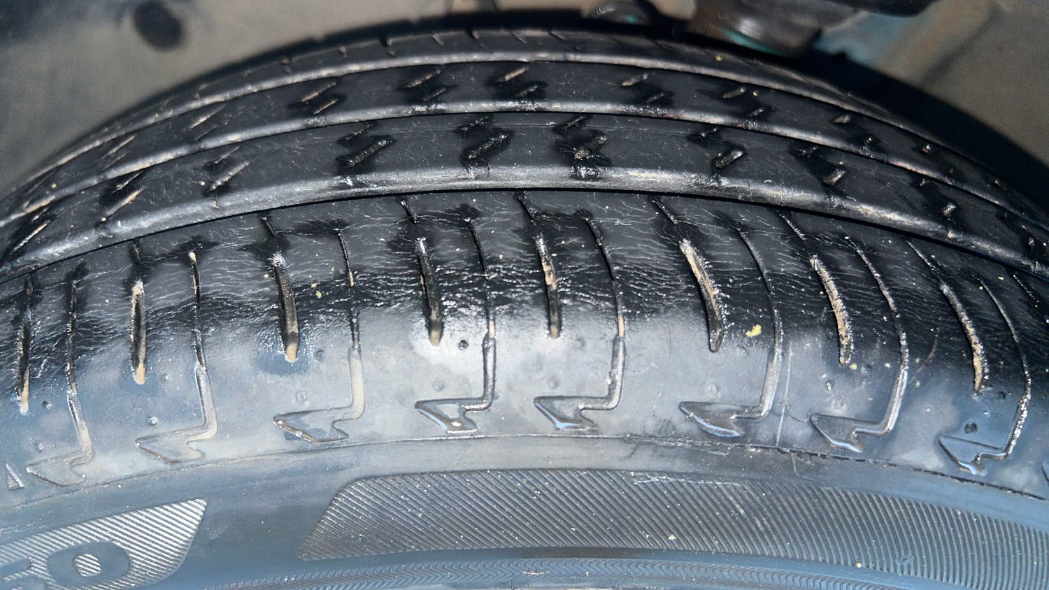 Used 2022 Maruti Suzuki Ignis Alpha 1.2 AMT Petrol Automatic tyres LEFT FRONT TYRE TREAD VIEW