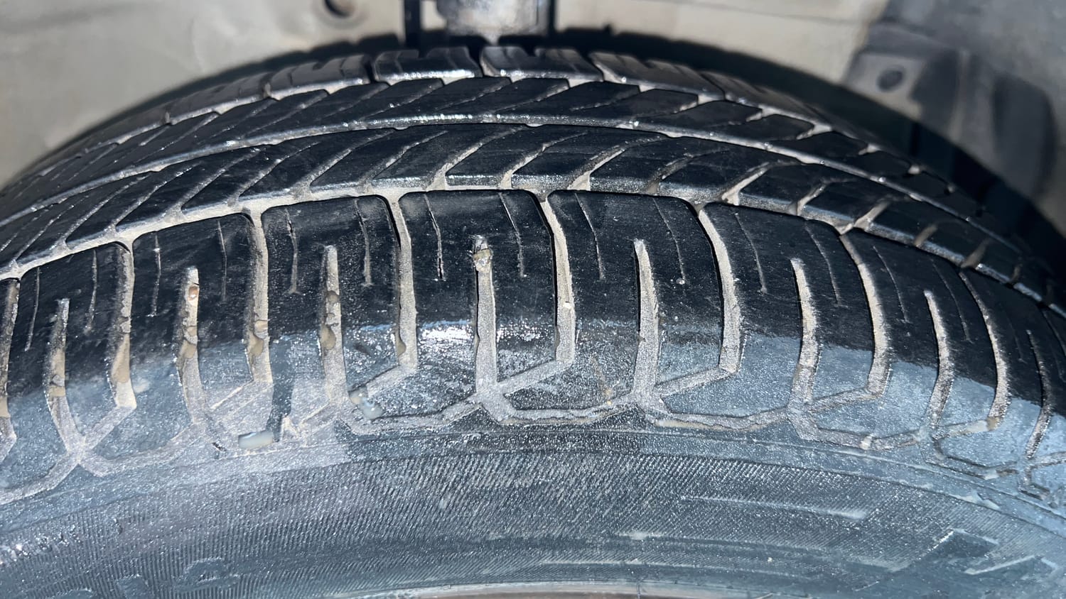 Used 2013 Maruti Suzuki Swift Dzire VXI Petrol Manual tyres RIGHT FRONT TYRE TREAD VIEW