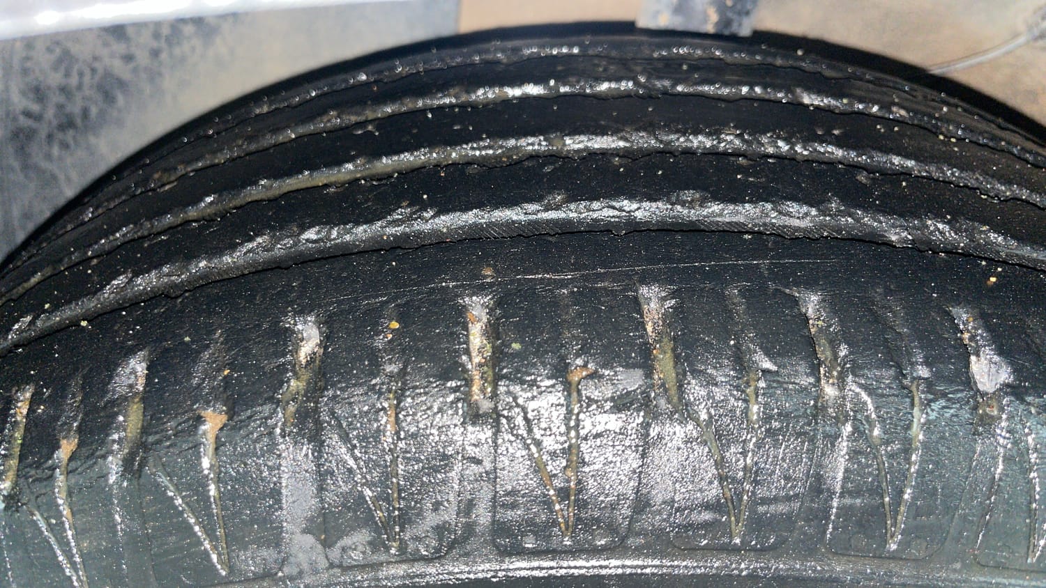 Used 2023 Kia Sonet HTX 1.0 iMT Petrol Manual tyres LEFT FRONT TYRE TREAD VIEW