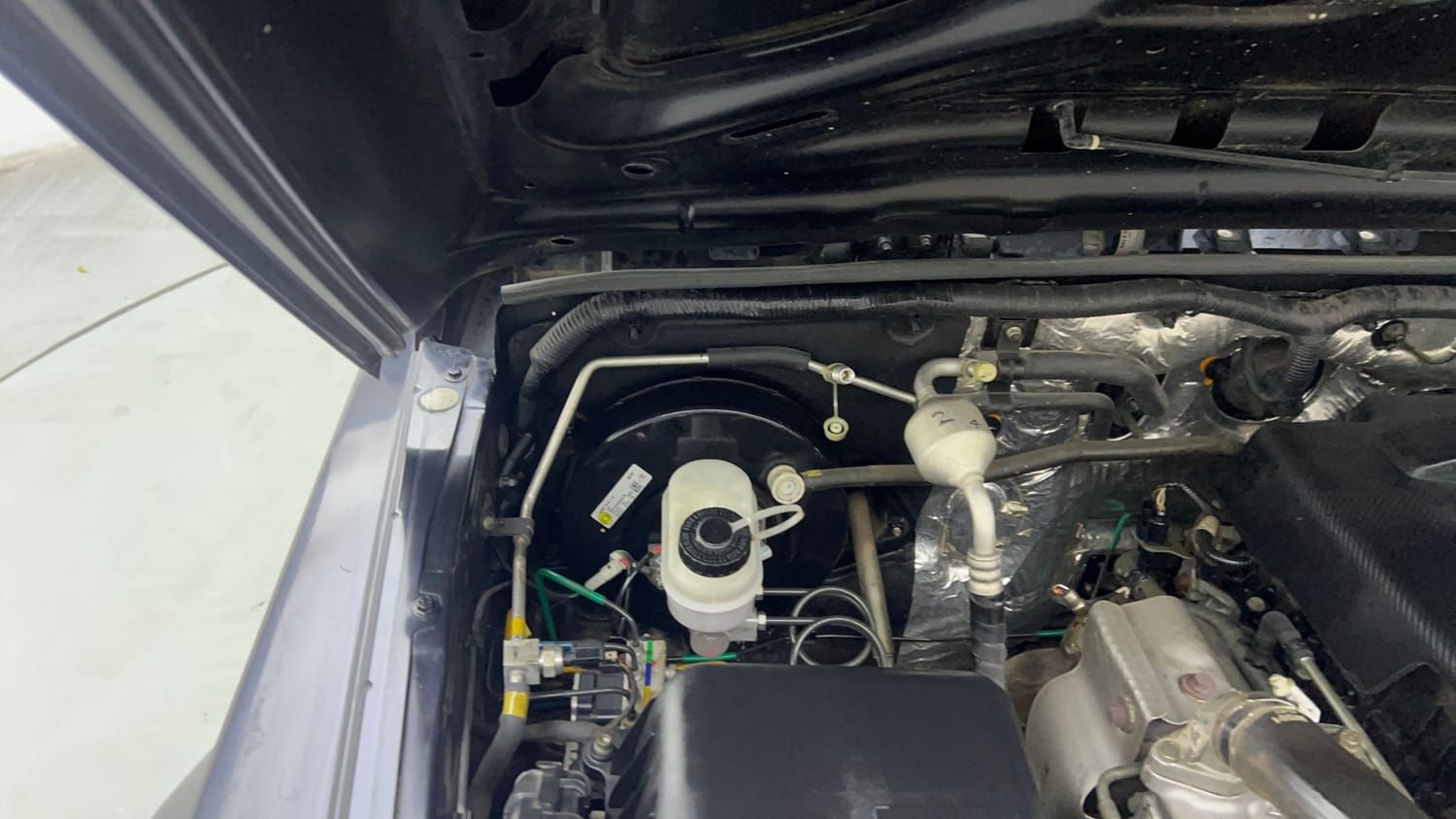 Used 2023 mahindra Thar LX Hard Top Petrol AT 4WD Petrol Automatic engine ENGINE RIGHT SIDE HINGE & APRON VIEW