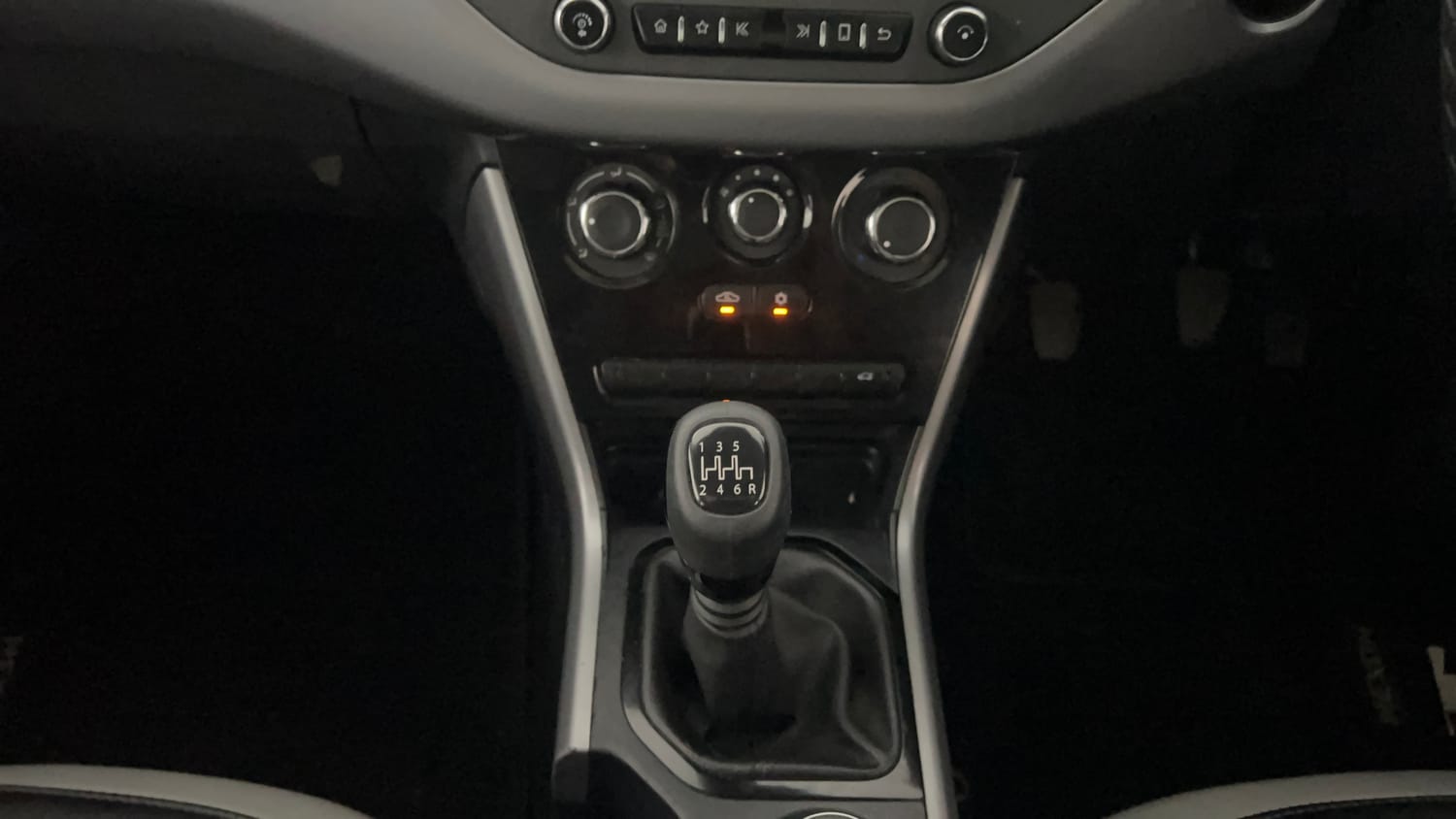 Used 2020 Tata Nexon XM (S) Petrol Manual interior GEAR  KNOB VIEW