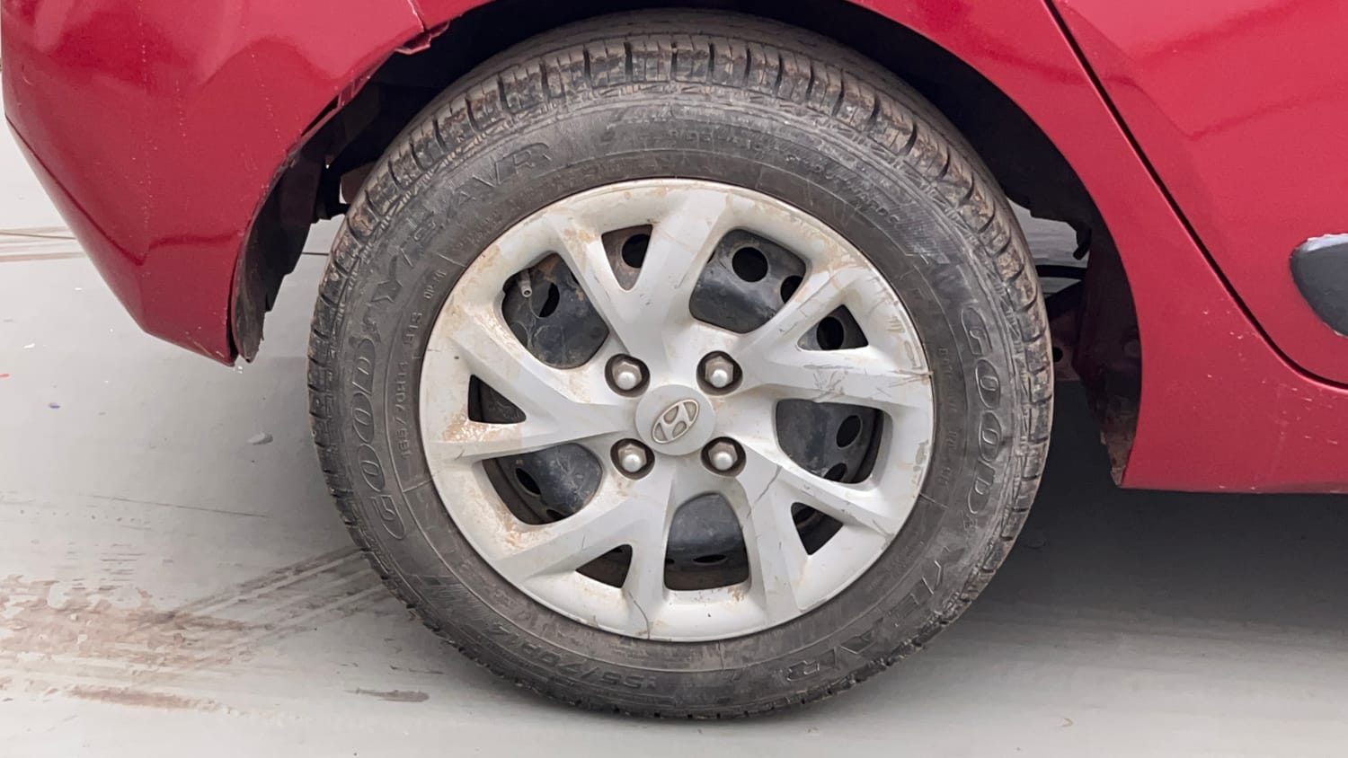 Used 2017 Hyundai Grand i10 Sportz 1.2 Kappa VTVT Petrol Manual tyres RIGHT REAR TYRE RIM VIEW