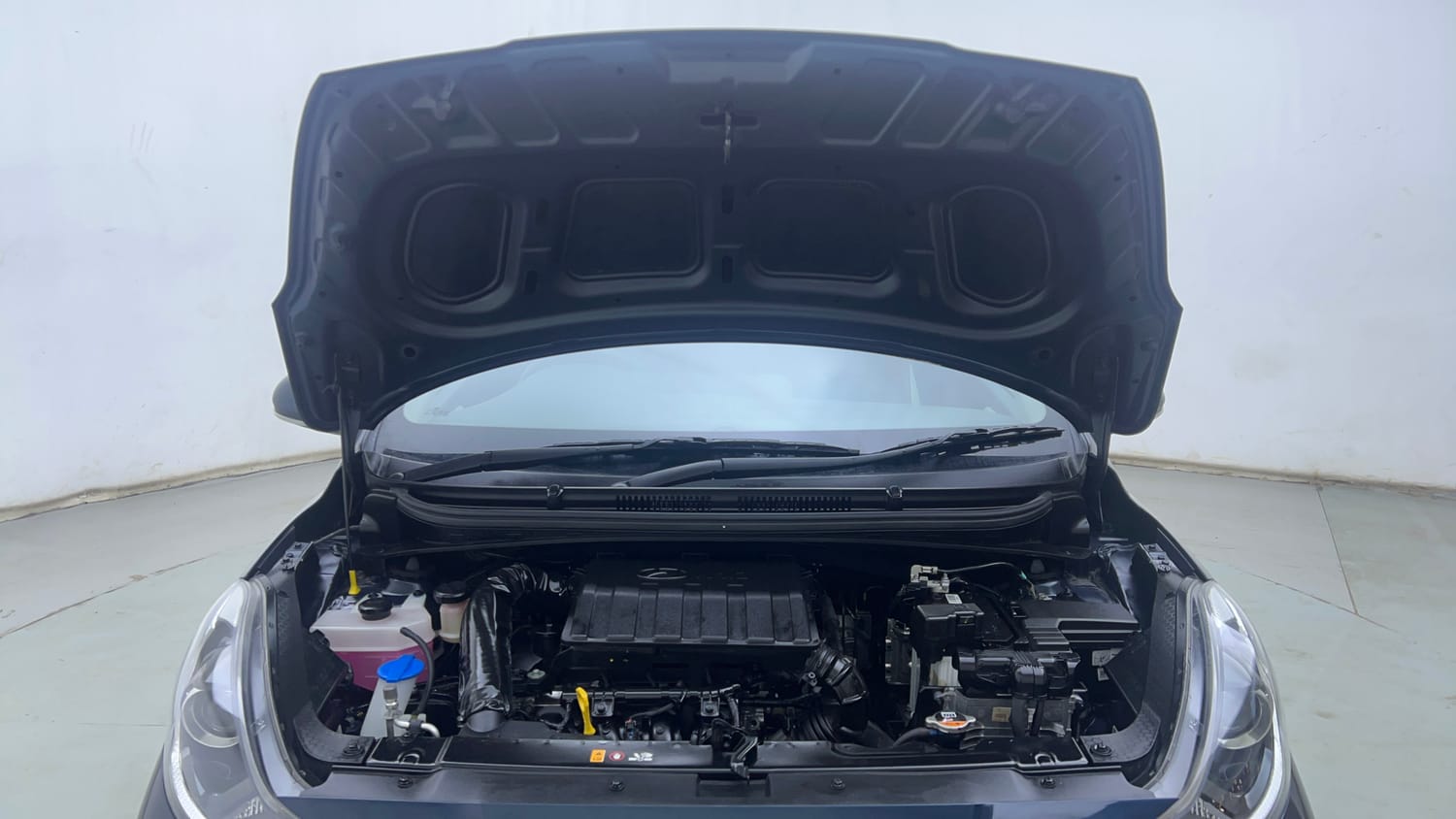 Used 2025 Hyundai Aura SX Plus 1.2 AMT Petrol Petrol Automatic engine ENGINE & BONNET OPEN FRONT VIEW