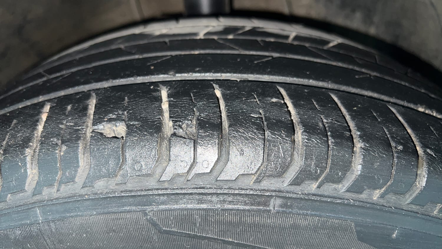 Used 2022 Hyundai i20 N Line N8 1.0 Turbo DCT Petrol Automatic tyres RIGHT FRONT TYRE TREAD VIEW