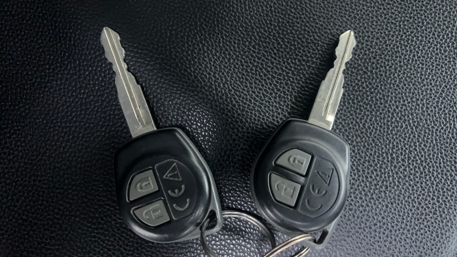 Used 2022 Maruti Suzuki Swift VXi Petrol Manual extra CAR KEY VIEW