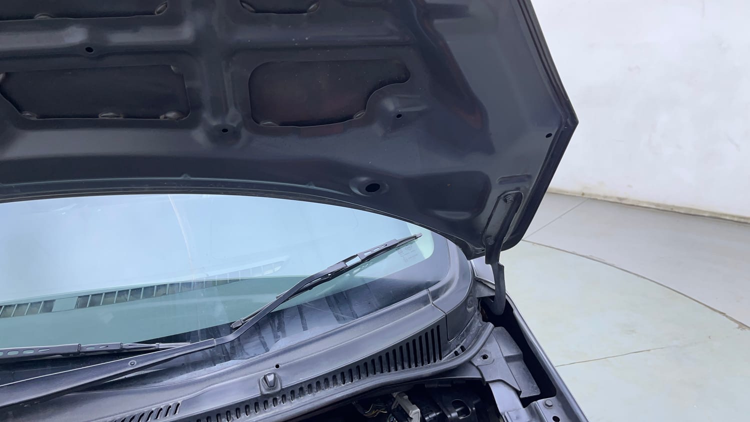 Used 2012 Maruti Suzuki Wagon R 1.0 VXi Petrol Manual engine ENGINE LEFT SIDE HINGE & APRON VIEW