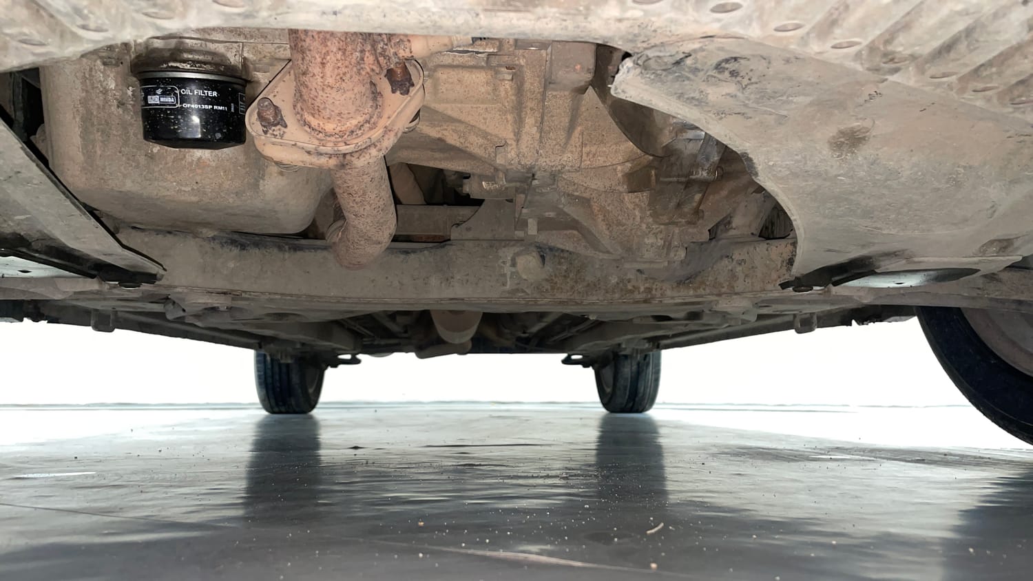 Used 2017 Maruti Suzuki Ciaz ZXI+ Petrol Manual extra FRONT LEFT UNDERBODY VIEW