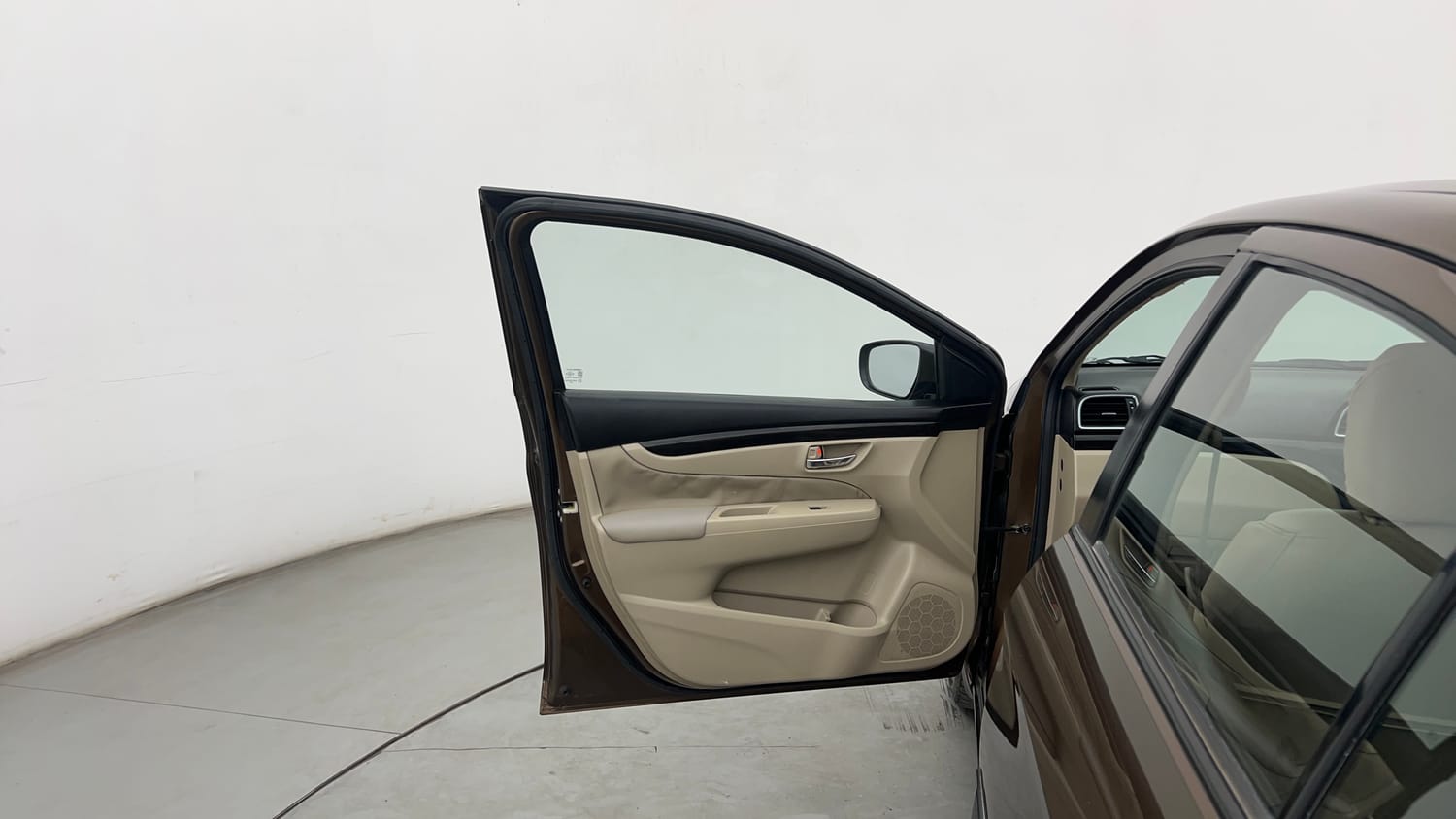 Used 2015 Maruti Suzuki Ciaz ZXi  AT Petrol Automatic interior LEFT FRONT DOOR OPEN VIEW
