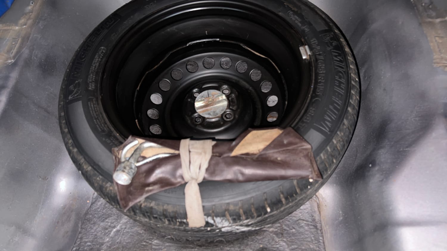 Used 2016 Honda City V Petrol Manual tyres SPARE TYRE VIEW