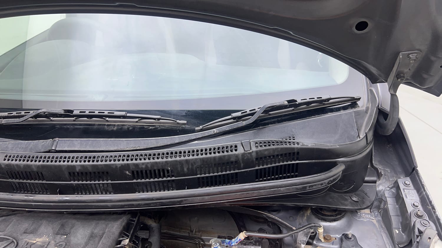 Used 2018 Hyundai Grand i10 Sportz (O) 1.2 Kappa VTVT Petrol Manual engine ENGINE LEFT SIDE HINGE & APRON VIEW