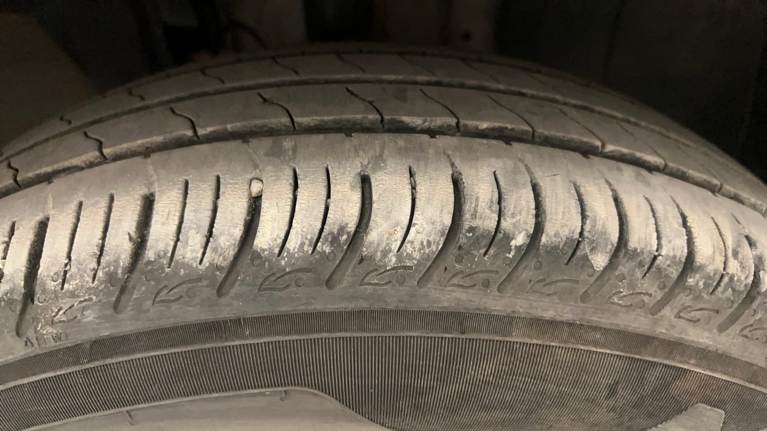 Used 2024 Renault Triber RXZ Petrol Manual tyres RIGHT FRONT TYRE TREAD VIEW