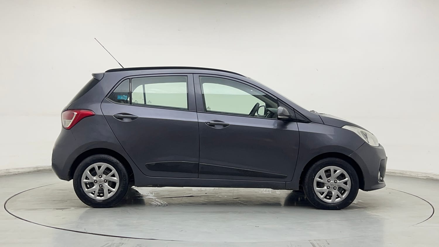 Used 2018 Hyundai Grand i10 Sportz (O) 1.2 Kappa VTVT Petrol Manual exterior RIGHT SIDE VIEW