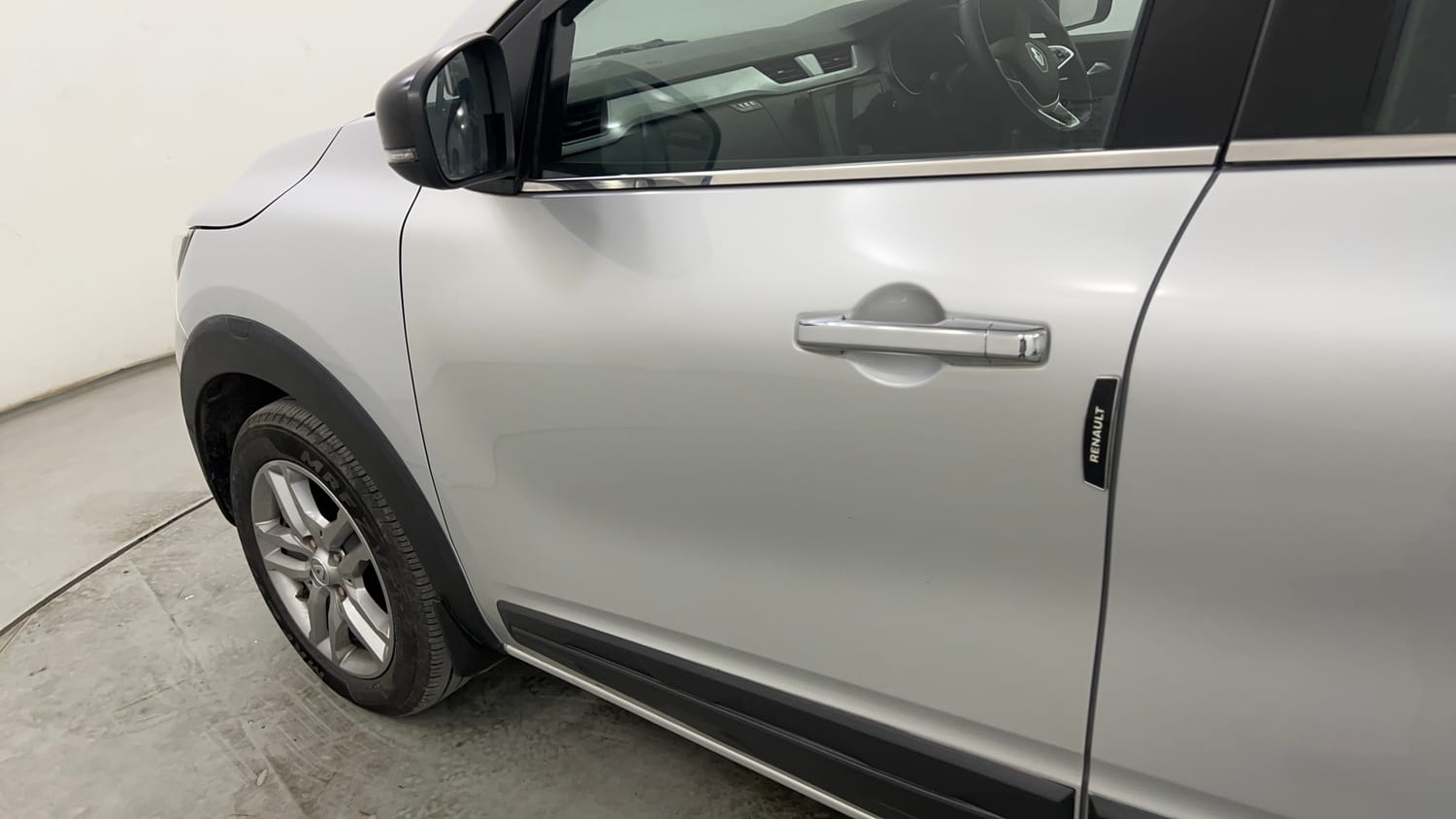 Used 2024 Renault Triber RXZ Petrol Manual dents MINOR SCRATCH