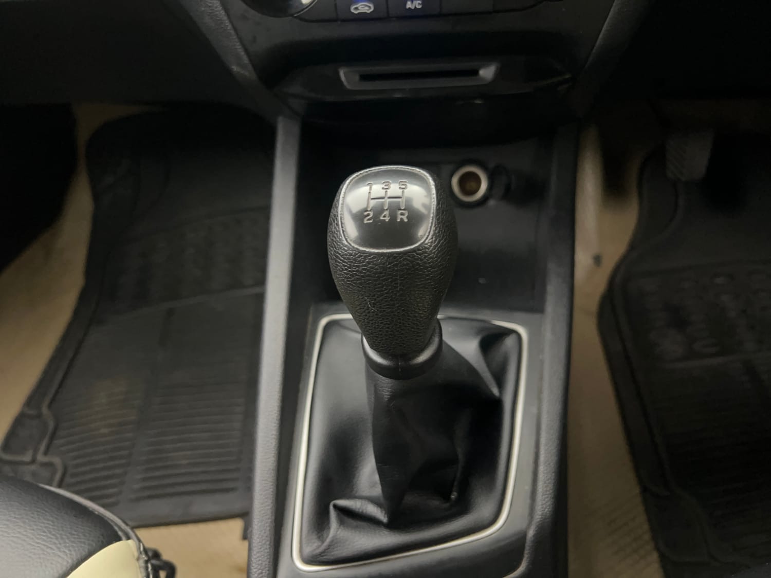 Used 2018 Hyundai Elite i20 Magna Executive 1.2 Petrol Manual interior GEAR  KNOB VIEW