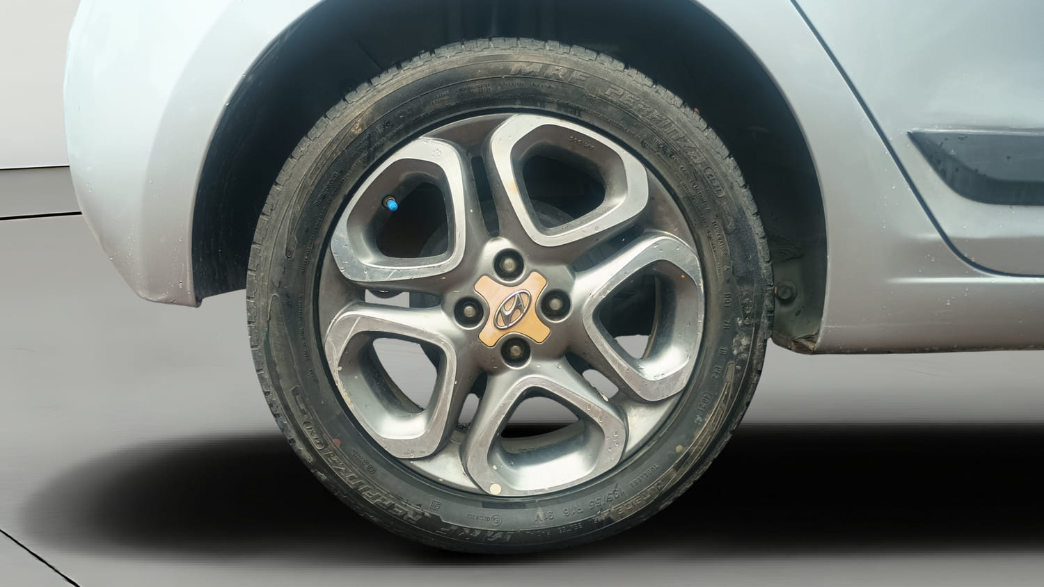 Used 2018 Hyundai Elite i20 Asta 1.2 (O) Petrol Manual tyres RIGHT REAR TYRE RIM VIEW