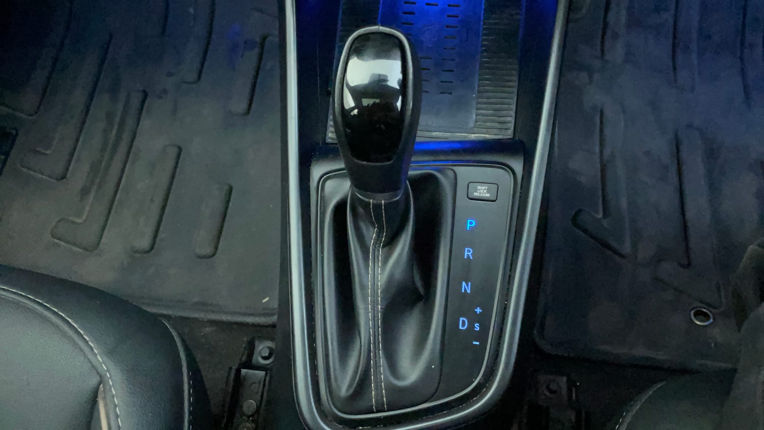 Used 2023 Hyundai i20 Asta (O) 1.0 Turbo DCT Petrol Automatic interior GEAR  KNOB VIEW