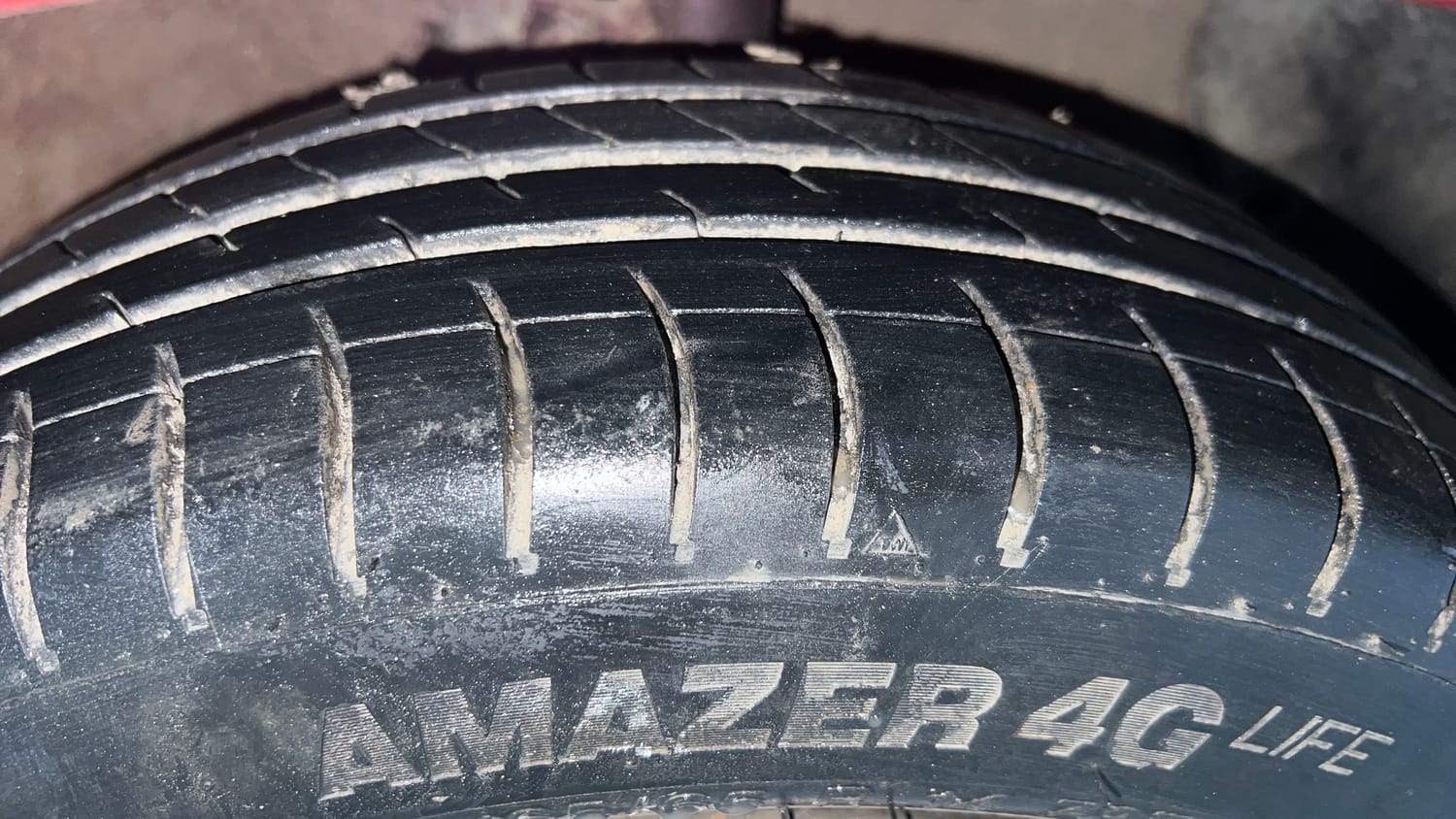 Used 2015 Hyundai Grand i10 Sportz 1.2 Kappa VTVT Petrol Manual tyres RIGHT FRONT TYRE TREAD VIEW