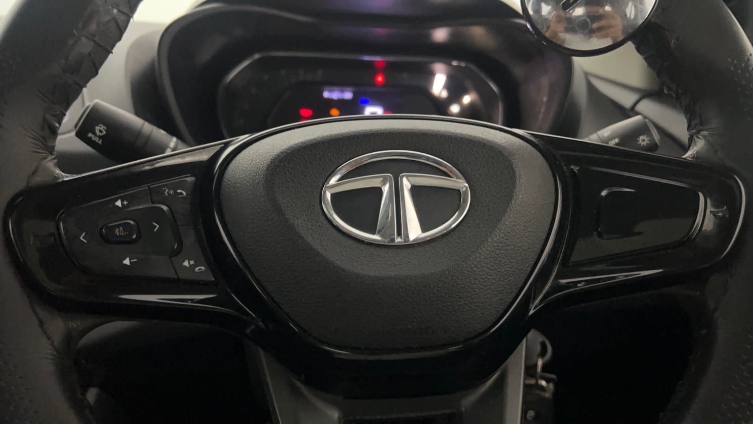 Used 2020 Tata Nexon XM (S) Petrol Manual top_features Steering mounted controls
