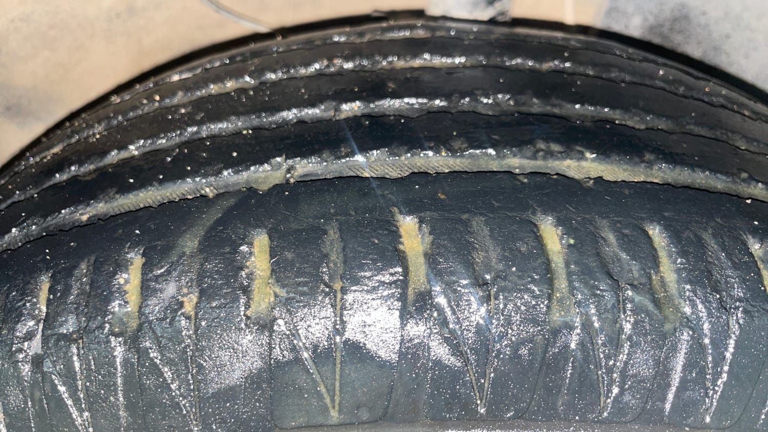 Used 2023 Kia Sonet HTX 1.0 iMT Petrol Manual tyres RIGHT FRONT TYRE TREAD VIEW