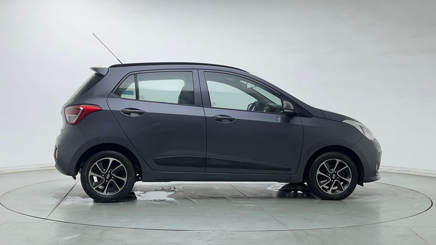 Used 2018 Hyundai Grand i10 Sportz AT 1.2 Kappa VTVT Petrol Automatic exterior RIGHT SIDE VIEW
