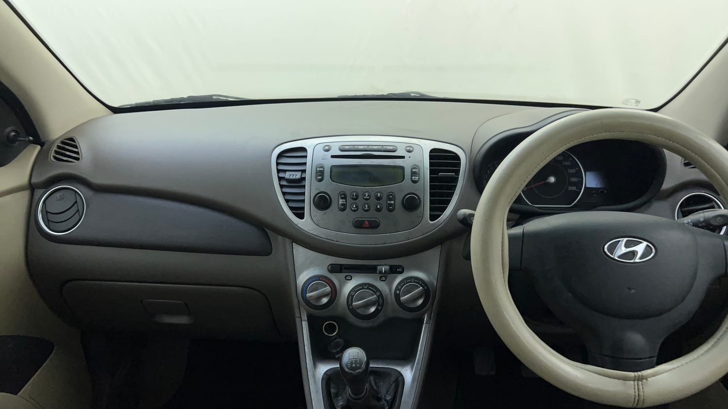 Used 2014 Hyundai i10 Sportz 1.1 iRDE2 Petrol Manual interior MUSIC SYSTEM & AC CONTROL VIEW