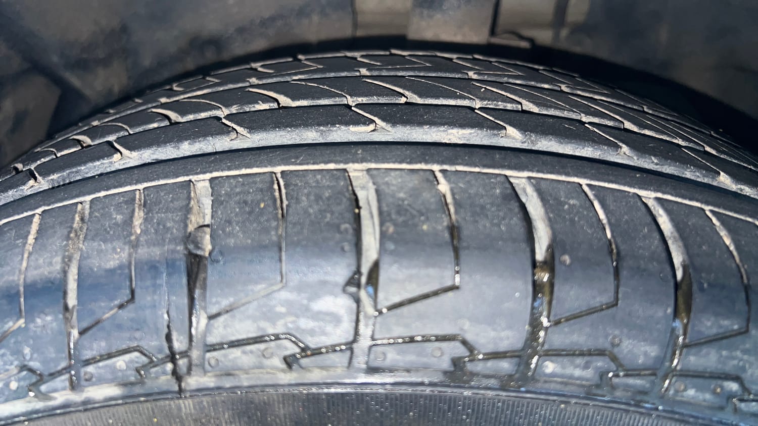 Used 2014 Ford EcoSport Titanium 1.5 TDCi (Opt) Diesel Manual tyres LEFT FRONT TYRE TREAD VIEW
