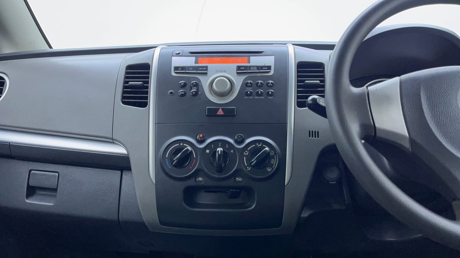 Used 2012 Maruti Suzuki Wagon R 1.0 VXi Petrol Manual interior MUSIC SYSTEM & AC CONTROL VIEW
