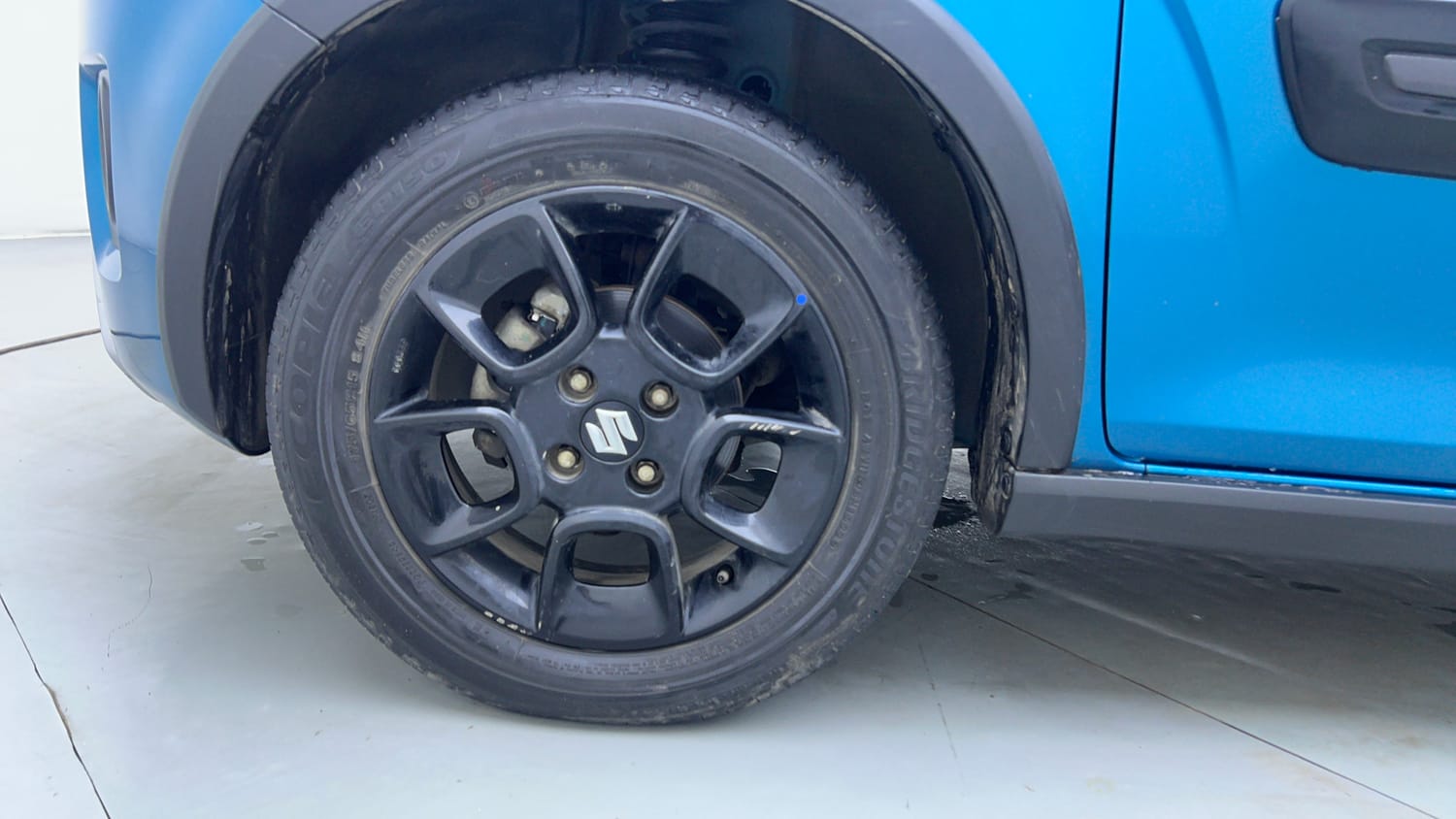 Used 2022 Maruti Suzuki Ignis Alpha 1.2 AMT Petrol Automatic tyres LEFT FRONT TYRE RIM VIEW