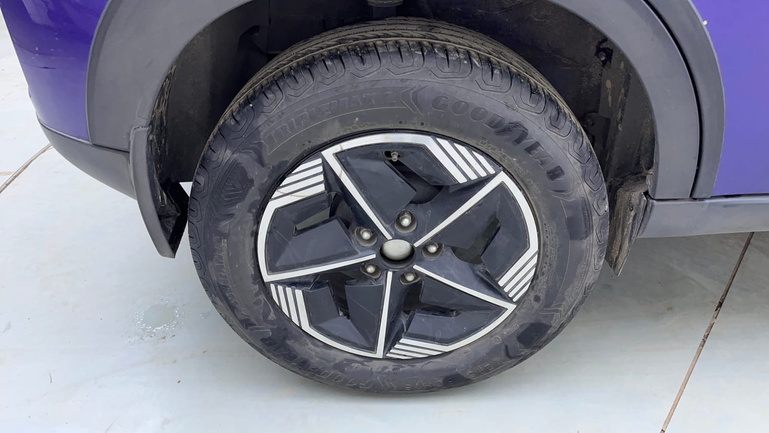 Used 2024 Tata Nexon Fearless Plus S Purple 1.2 Revotron Petrol 7DCA Dual Tone Petrol Automatic tyres RIGHT REAR TYRE RIM VIEW