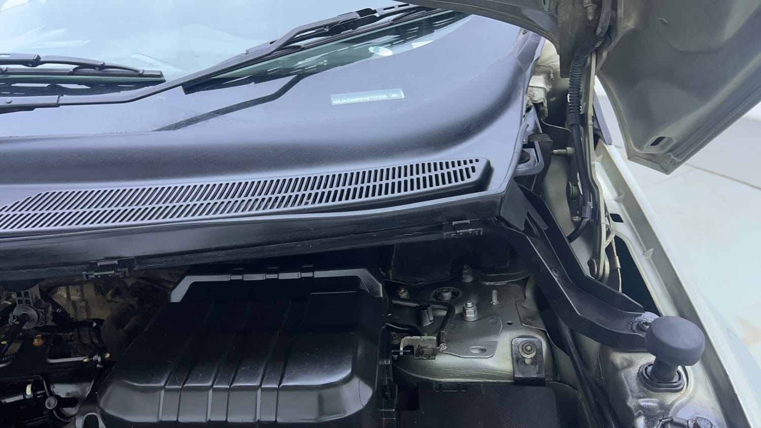 Used 2014 Ford EcoSport Titanium 1.5 TDCi (Opt) Diesel Manual engine ENGINE LEFT SIDE HINGE & APRON VIEW