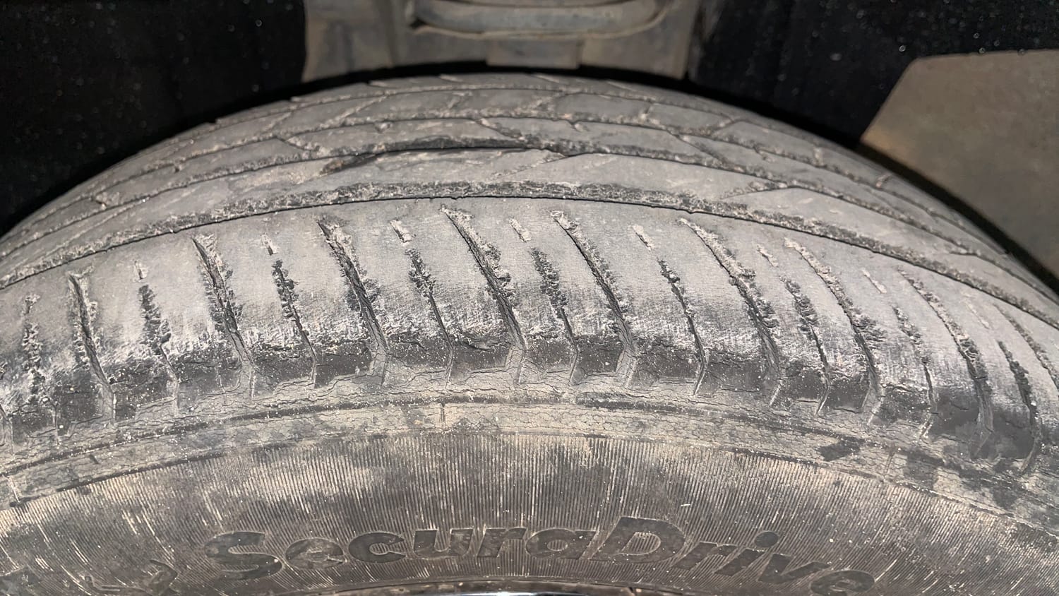 Used 2021 Renault Kiger RXZ Turbo CVT Petrol Automatic tyres LEFT FRONT TYRE TREAD VIEW