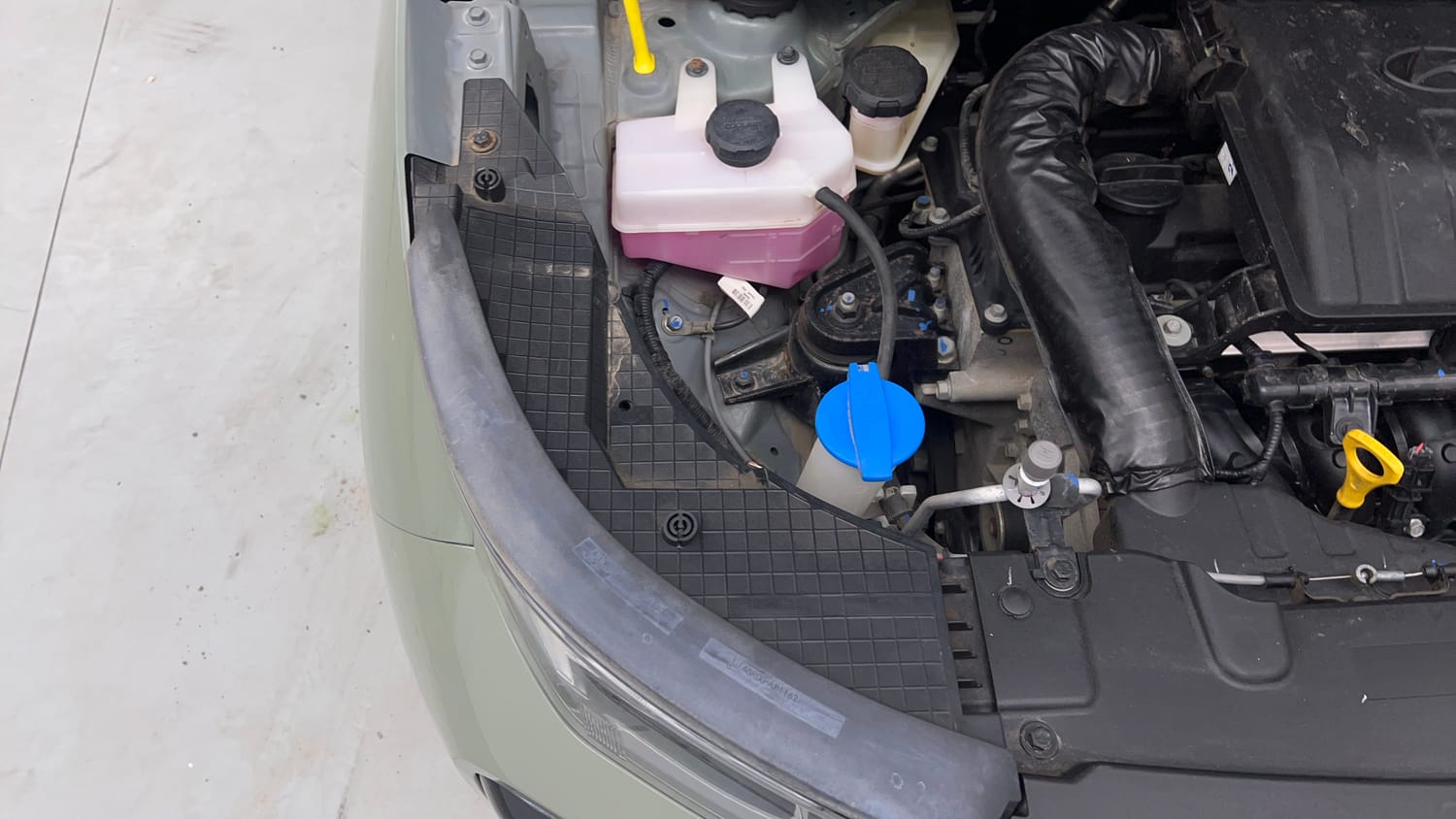 Used 2023 Hyundai Exter SX (O) Connect 1.2 AMT Petrol Automatic engine ENGINE RIGHT SIDE VIEW