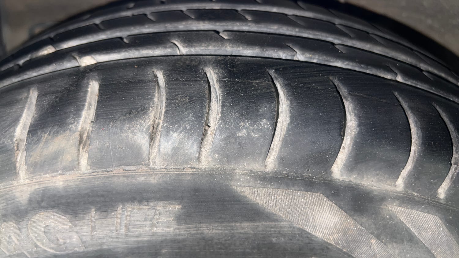 Used 2014 Hyundai Xcent SX AT 1.2 (O) Petrol Automatic tyres RIGHT REAR TYRE TREAD VIEW