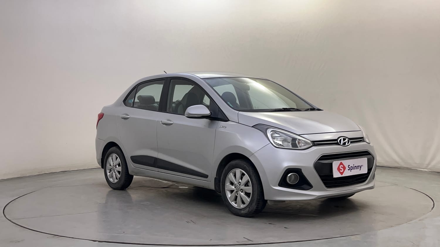 Used 2014 Hyundai Xcent SX AT 1.2 (O) Petrol Automatic exterior RIGHT FRONT CORNER VIEW