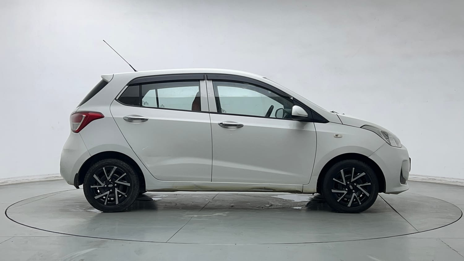 Used 2018 Hyundai Grand i10 Magna 1.2 Kappa VTVT Petrol Manual exterior RIGHT SIDE VIEW