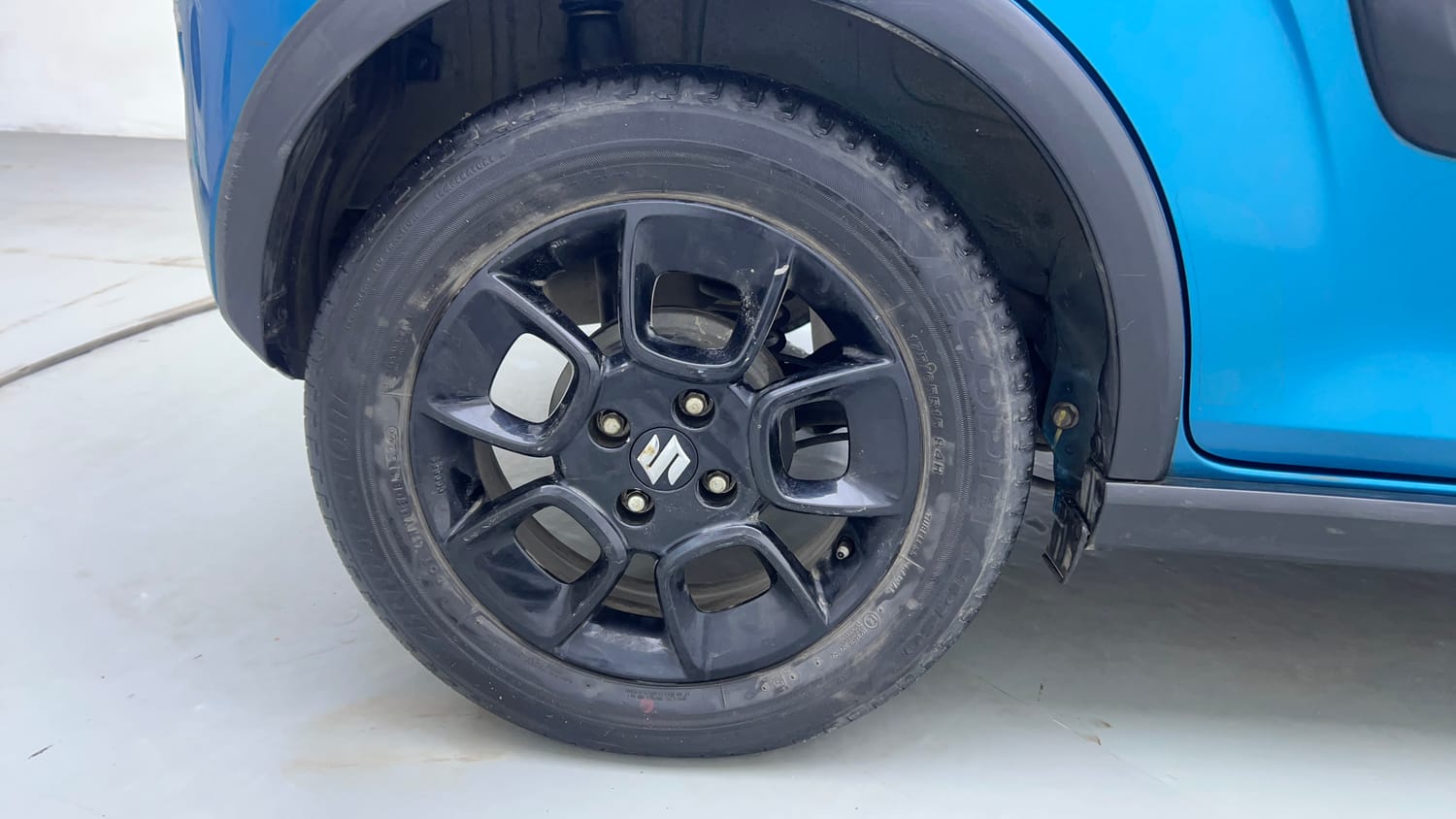 Used 2022 Maruti Suzuki Ignis Alpha 1.2 AMT Petrol Automatic tyres RIGHT REAR TYRE RIM VIEW